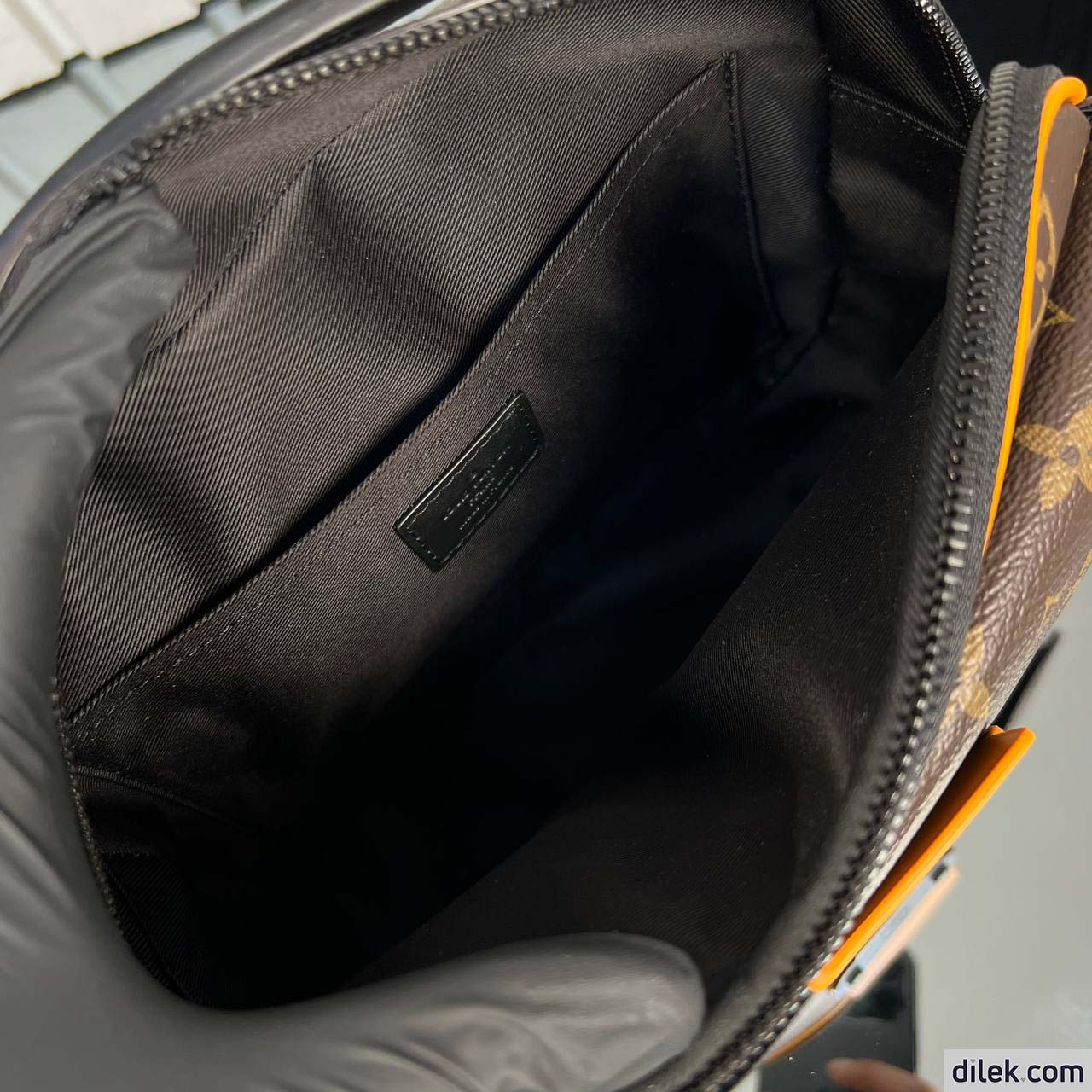 Louis Vuitton S Lock Messenger