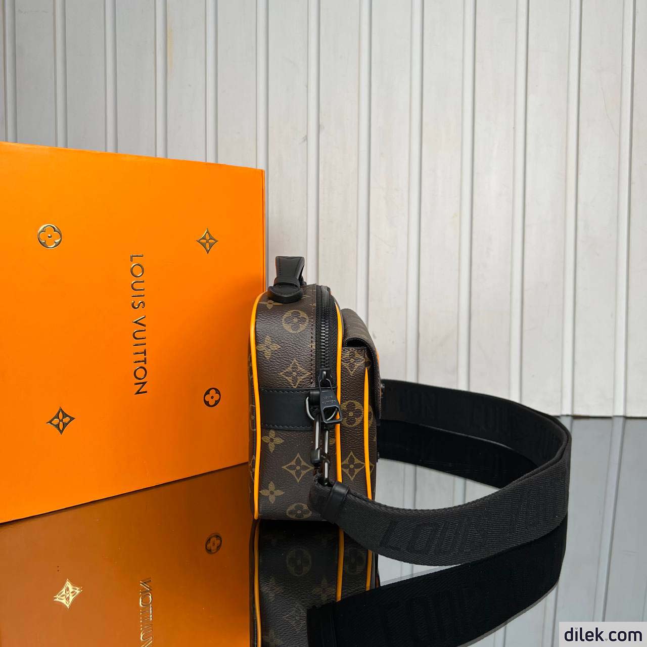 Louis Vuitton S Lock Messenger