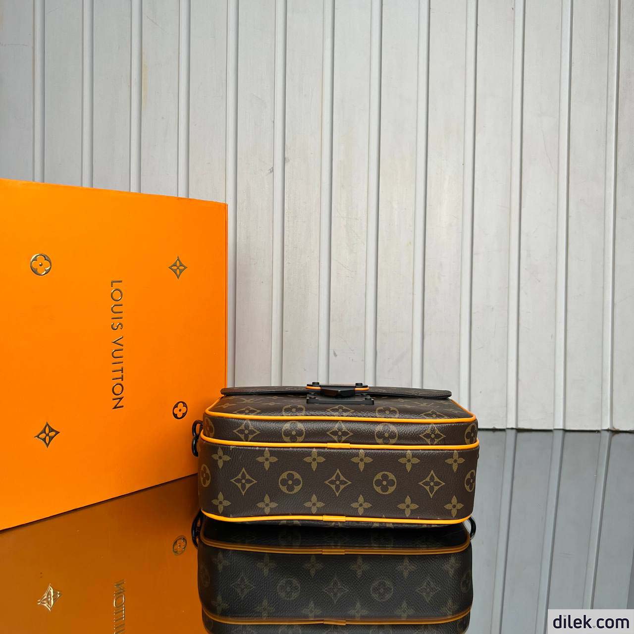 Louis Vuitton S Lock Messenger