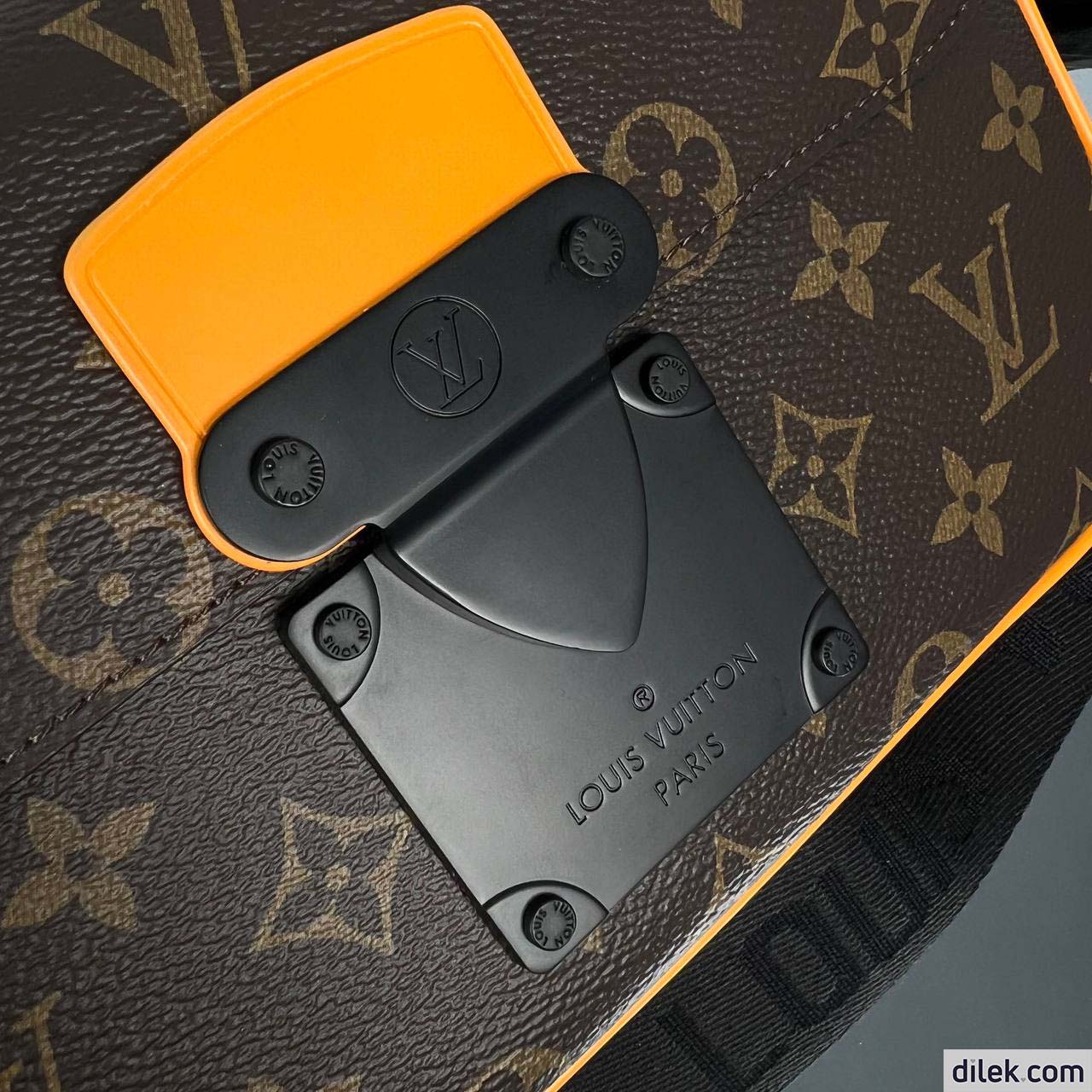 Louis Vuitton S Lock Messenger