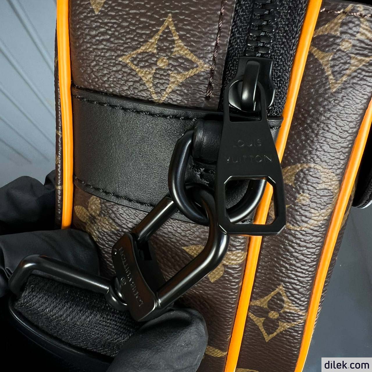 Louis Vuitton S Lock Messenger